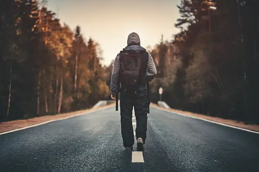 rêver de marcher sur une route